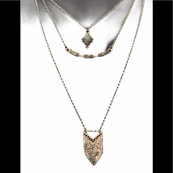 Set of 3 Stunning Silver-tone Necklaces - Picture 3 of 4